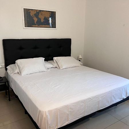 Fira Gran Via 2 - Private Rooms In A Shared Apartment - Habitaciones Privadas En Apartamento Compartido L’Hospitalet de Llobregat Zewnętrze zdjęcie