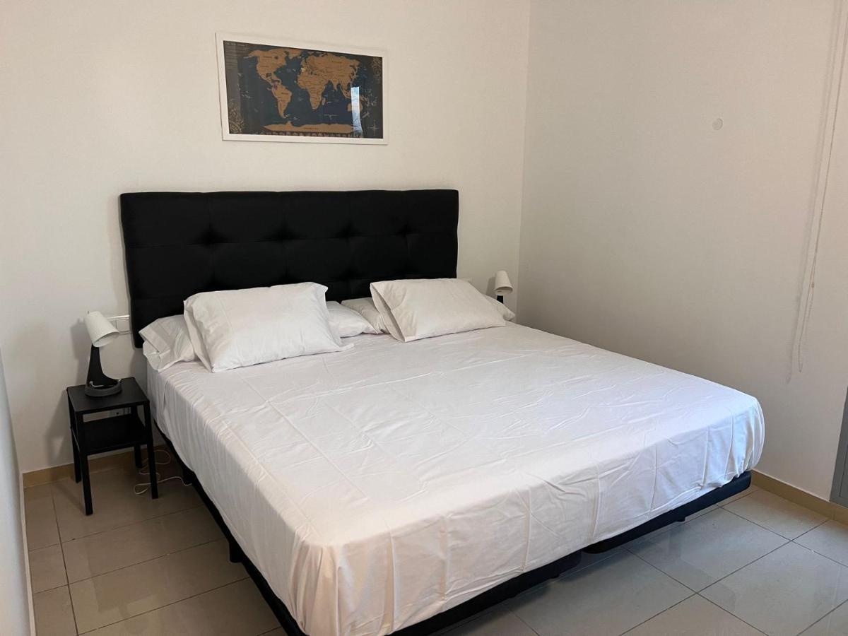 Fira Gran Via 2 - Private Rooms In A Shared Apartment - Habitaciones Privadas En Apartamento Compartido L’Hospitalet de Llobregat Zewnętrze zdjęcie