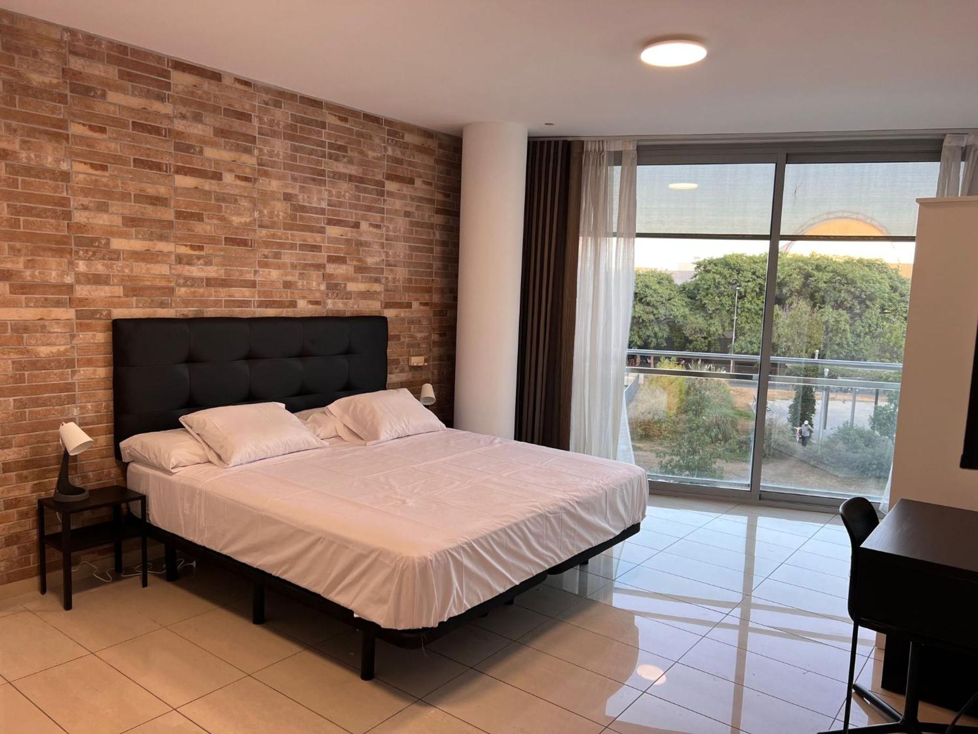 Fira Gran Via 2 - Private Rooms In A Shared Apartment - Habitaciones Privadas En Apartamento Compartido L’Hospitalet de Llobregat Zewnętrze zdjęcie