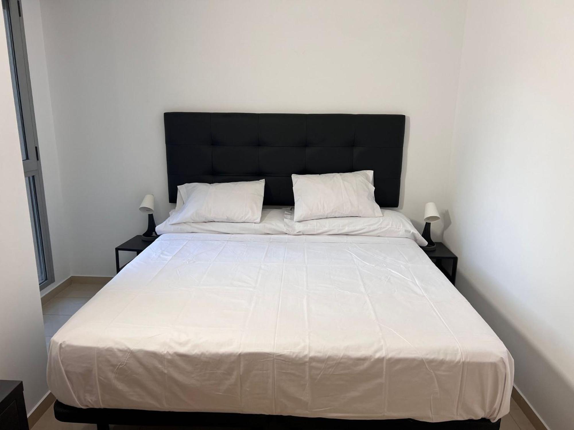 Fira Gran Via 2 - Private Rooms In A Shared Apartment - Habitaciones Privadas En Apartamento Compartido L’Hospitalet de Llobregat Zewnętrze zdjęcie