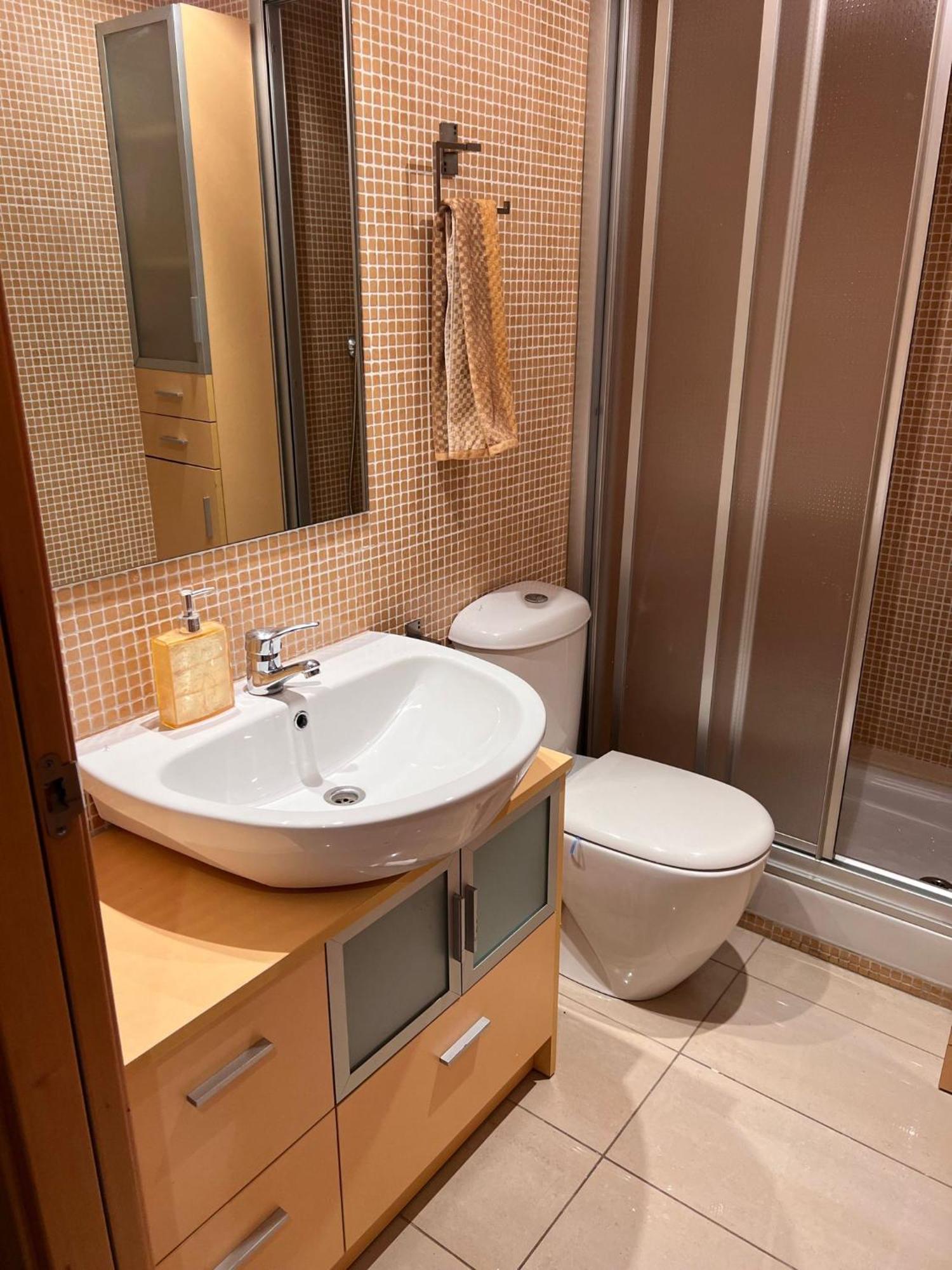 Fira Gran Via 2 - Private Rooms In A Shared Apartment - Habitaciones Privadas En Apartamento Compartido L’Hospitalet de Llobregat Zewnętrze zdjęcie