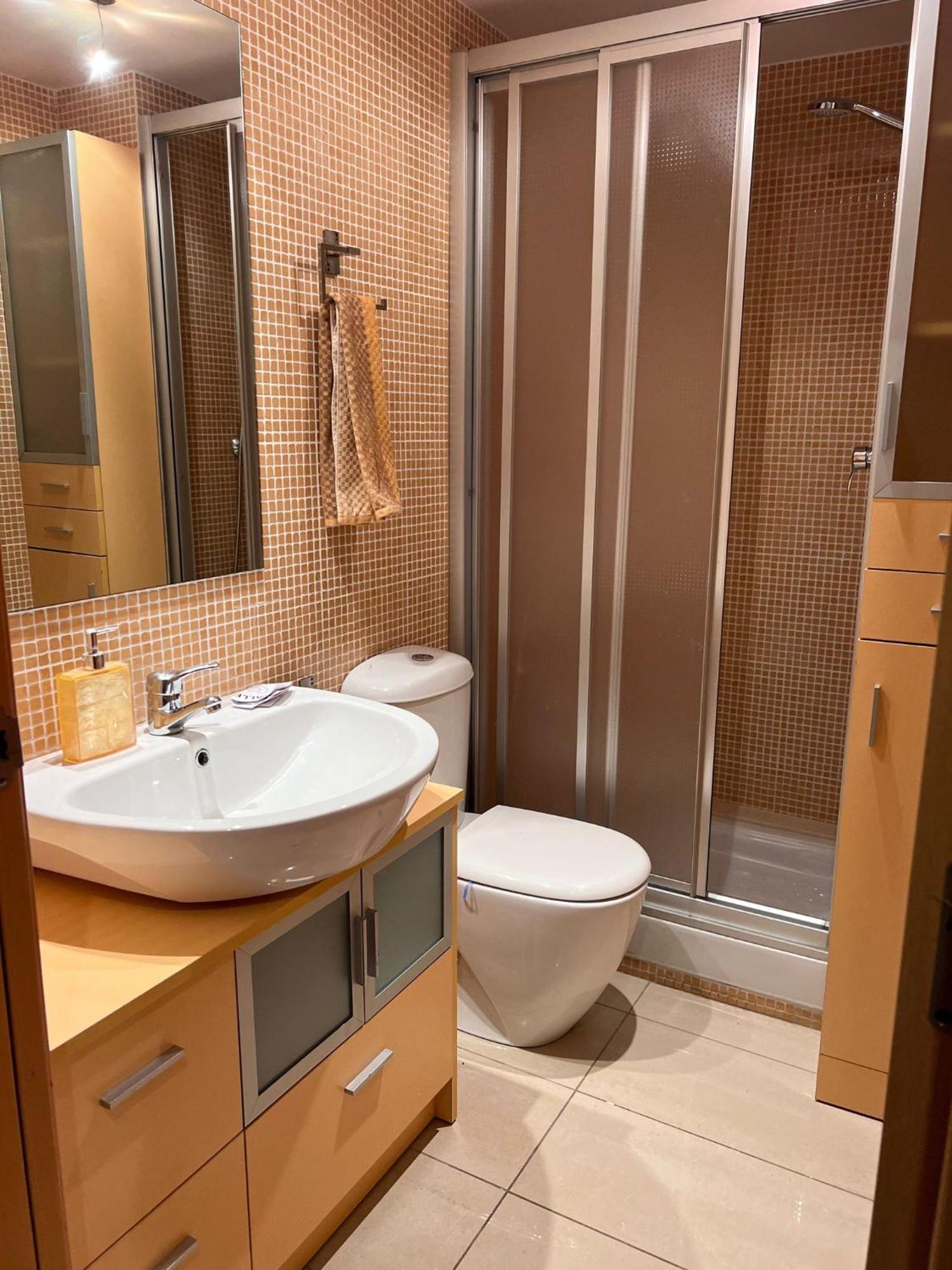 Fira Gran Via 2 - Private Rooms In A Shared Apartment - Habitaciones Privadas En Apartamento Compartido L’Hospitalet de Llobregat Zewnętrze zdjęcie