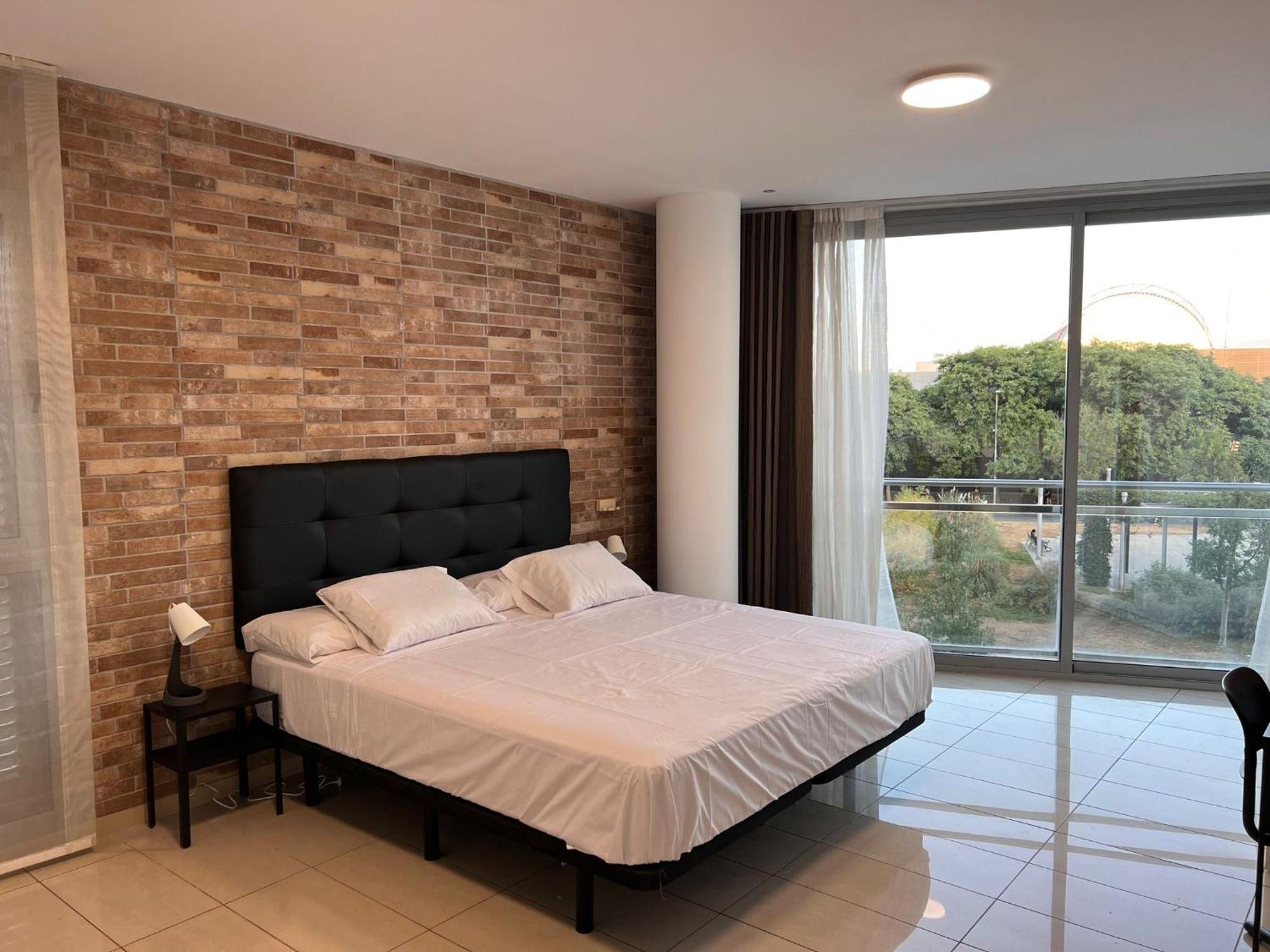 Fira Gran Via 2 - Private Rooms In A Shared Apartment - Habitaciones Privadas En Apartamento Compartido L’Hospitalet de Llobregat Zewnętrze zdjęcie