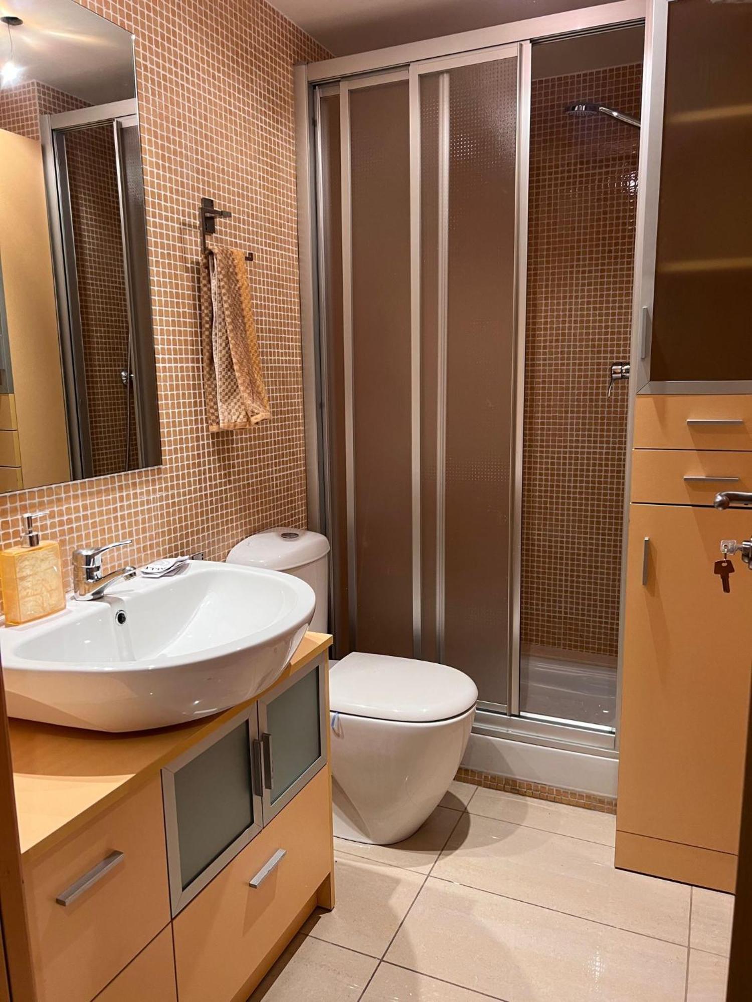 Fira Gran Via 2 - Private Rooms In A Shared Apartment - Habitaciones Privadas En Apartamento Compartido L’Hospitalet de Llobregat Zewnętrze zdjęcie