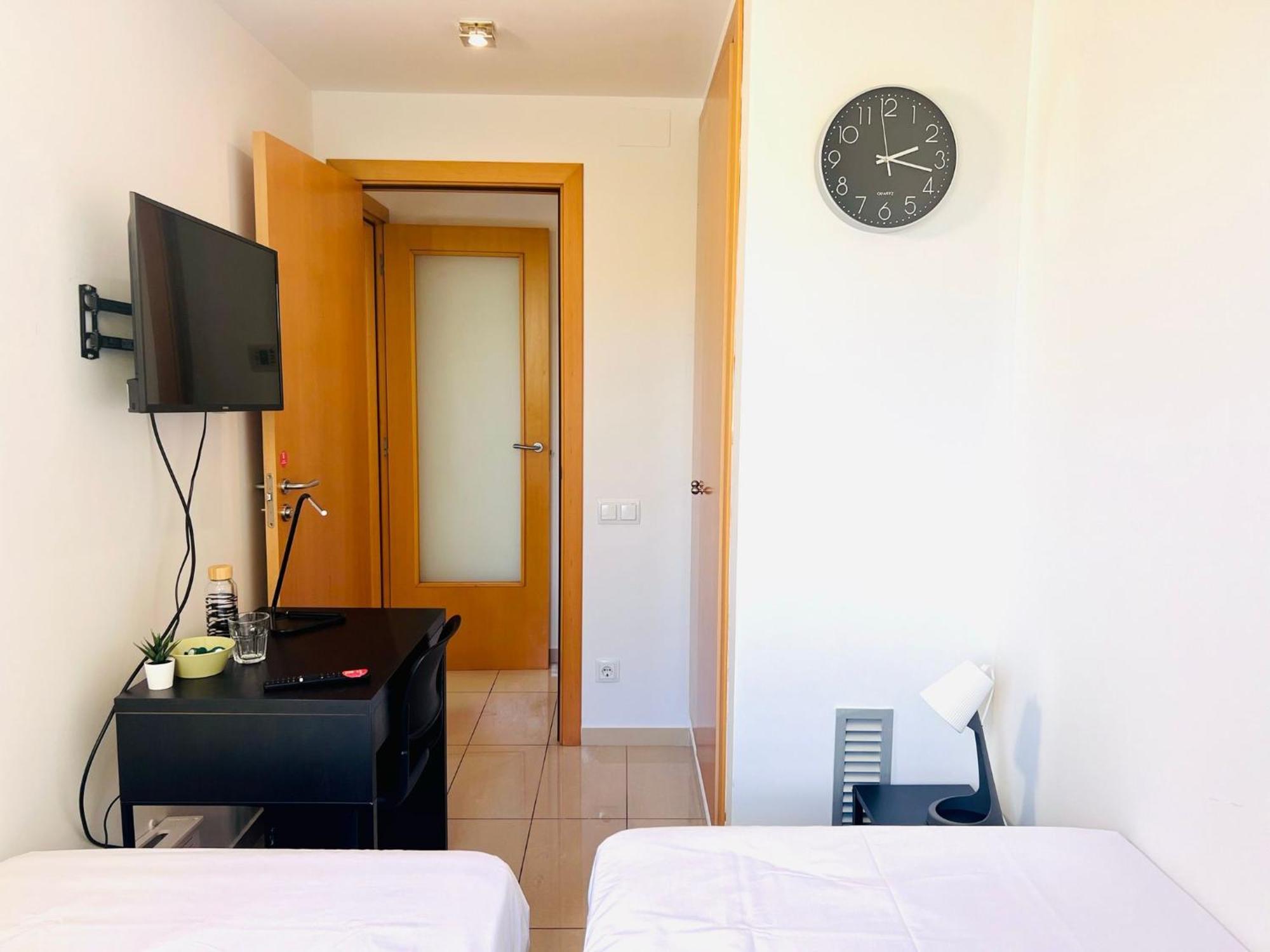 Fira Gran Via 2 - Private Rooms In A Shared Apartment - Habitaciones Privadas En Apartamento Compartido L’Hospitalet de Llobregat Zewnętrze zdjęcie