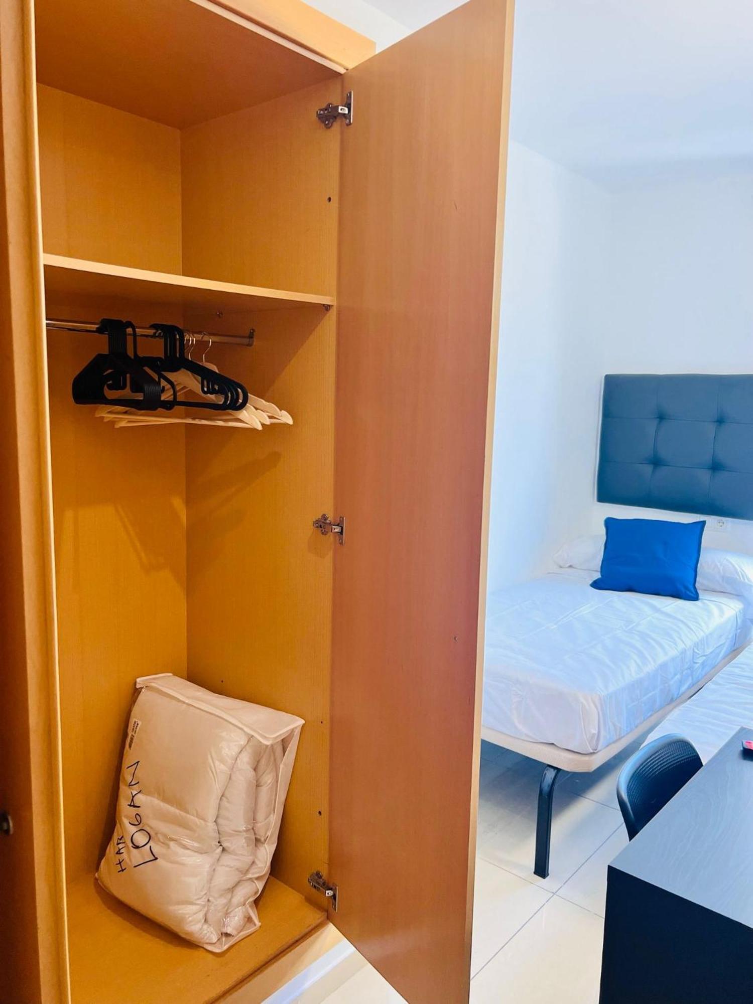 Fira Gran Via 2 - Private Rooms In A Shared Apartment - Habitaciones Privadas En Apartamento Compartido L’Hospitalet de Llobregat Zewnętrze zdjęcie
