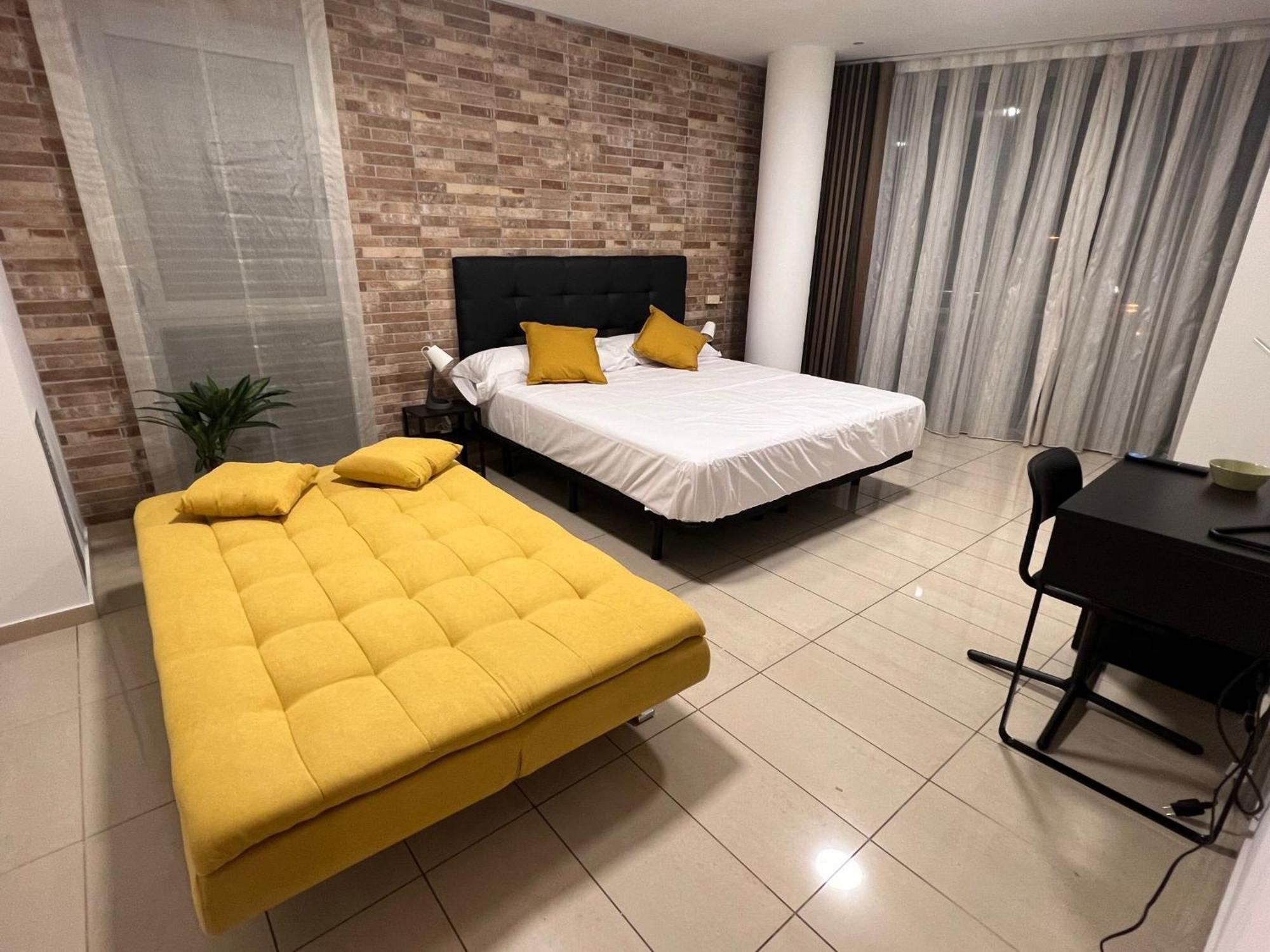 Fira Gran Via 2 - Private Rooms In A Shared Apartment - Habitaciones Privadas En Apartamento Compartido L’Hospitalet de Llobregat Zewnętrze zdjęcie