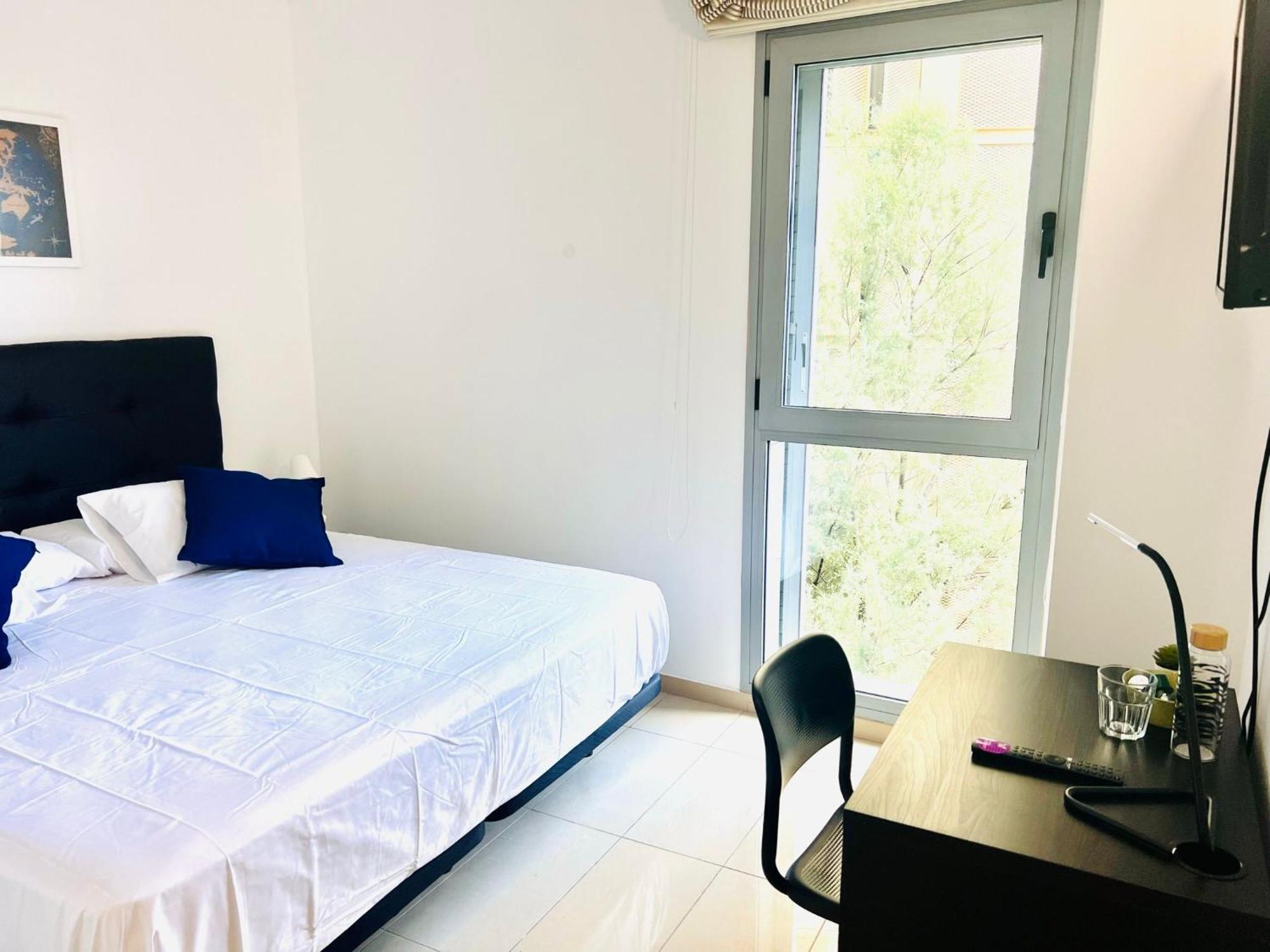 Fira Gran Via 2 - Private Rooms In A Shared Apartment - Habitaciones Privadas En Apartamento Compartido L’Hospitalet de Llobregat Zewnętrze zdjęcie