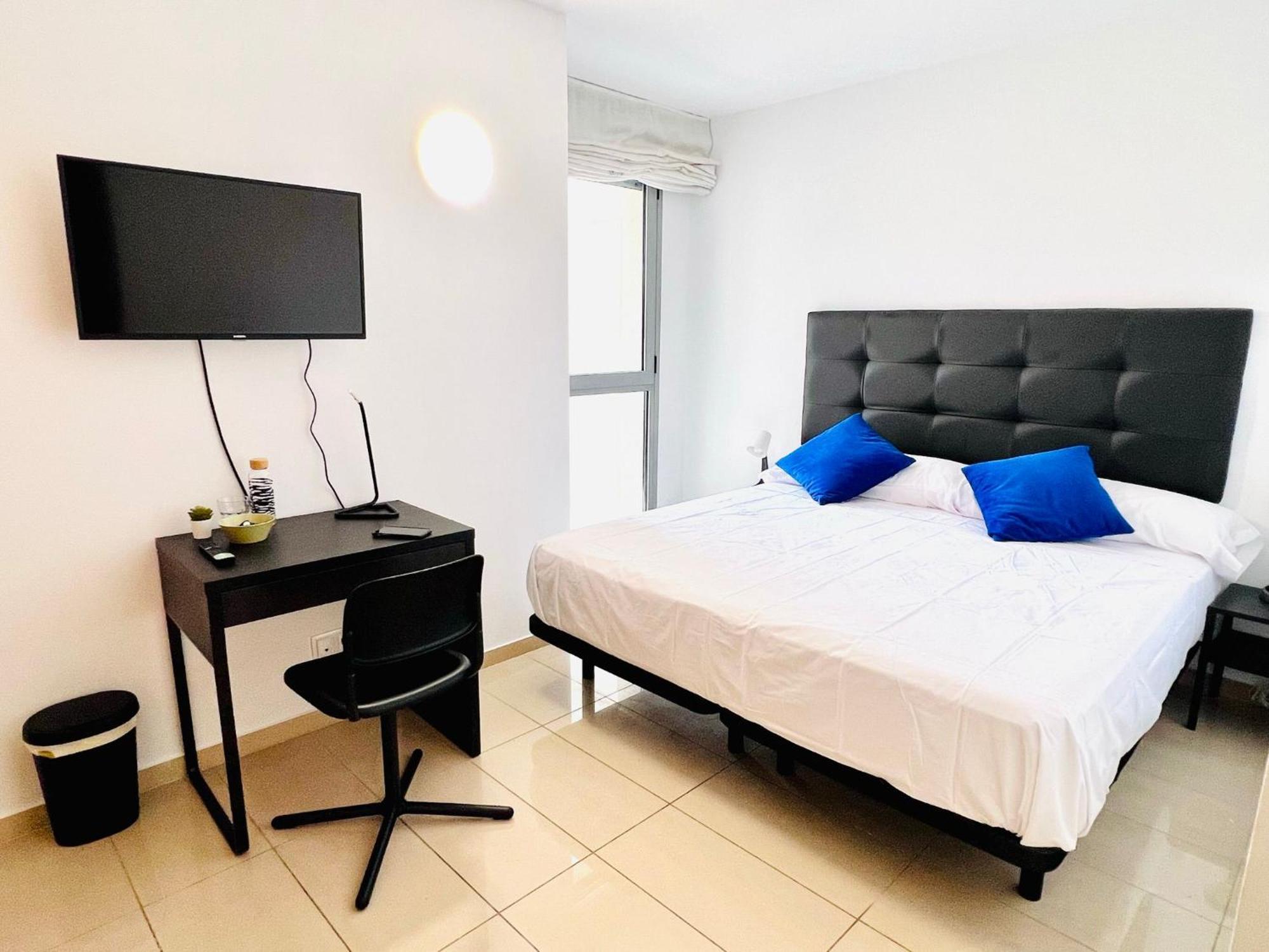 Fira Gran Via 2 - Private Rooms In A Shared Apartment - Habitaciones Privadas En Apartamento Compartido L’Hospitalet de Llobregat Zewnętrze zdjęcie
