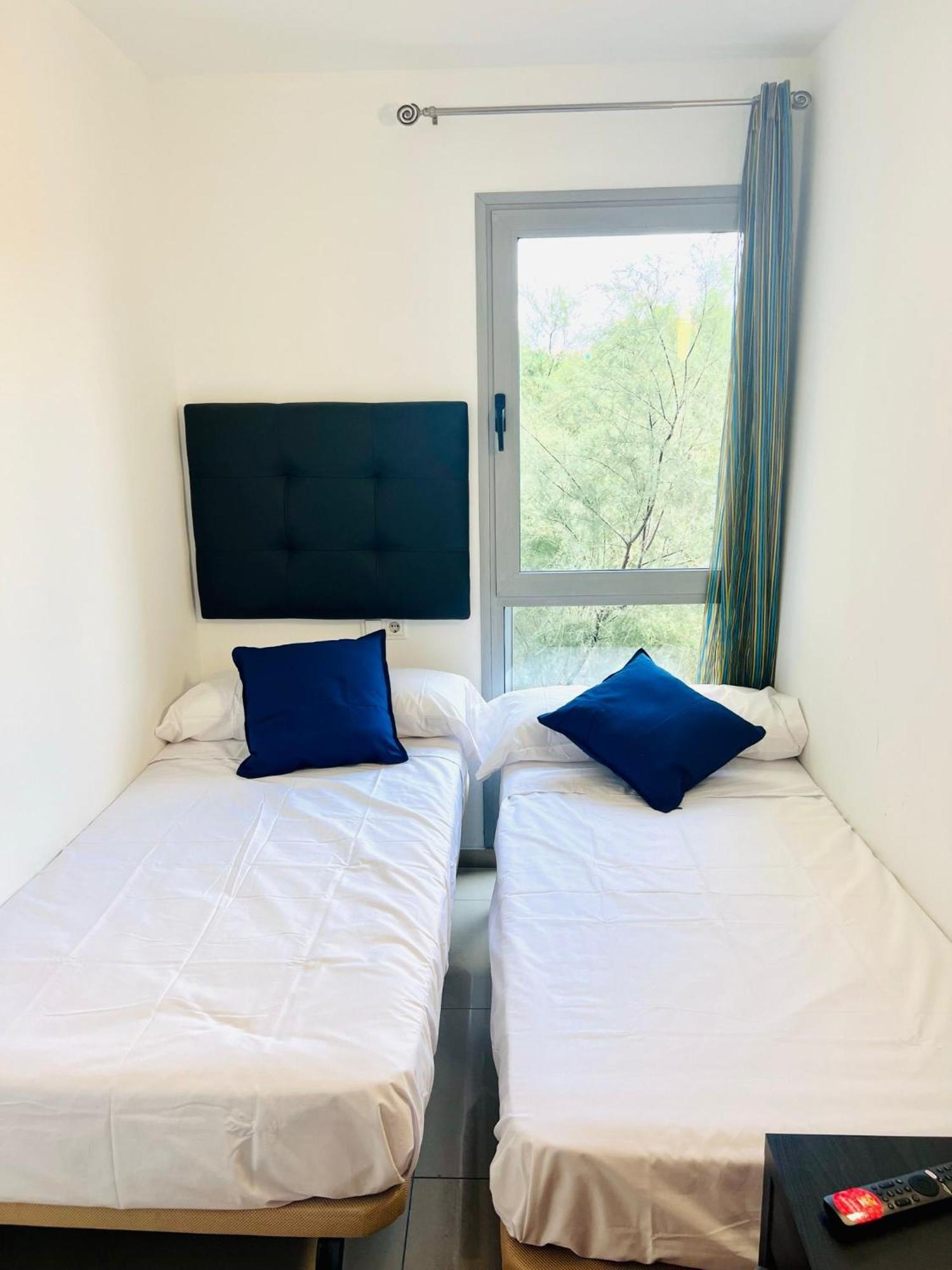 Fira Gran Via 2 - Private Rooms In A Shared Apartment - Habitaciones Privadas En Apartamento Compartido L’Hospitalet de Llobregat Zewnętrze zdjęcie